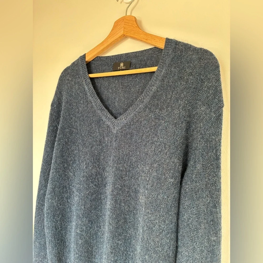 Tumi Sweater Men Large Blue 100% Alpaca Long Sleeve Knit V Neck